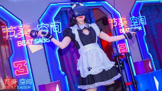 头戴VR眼镜，畅享VR乐趣