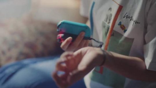 《塞尔达：天空之剑HD》新广告宣传片 游戏体感玩法演示