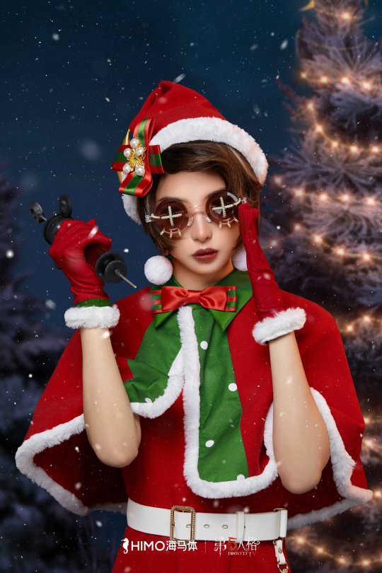 变身圣诞装医生